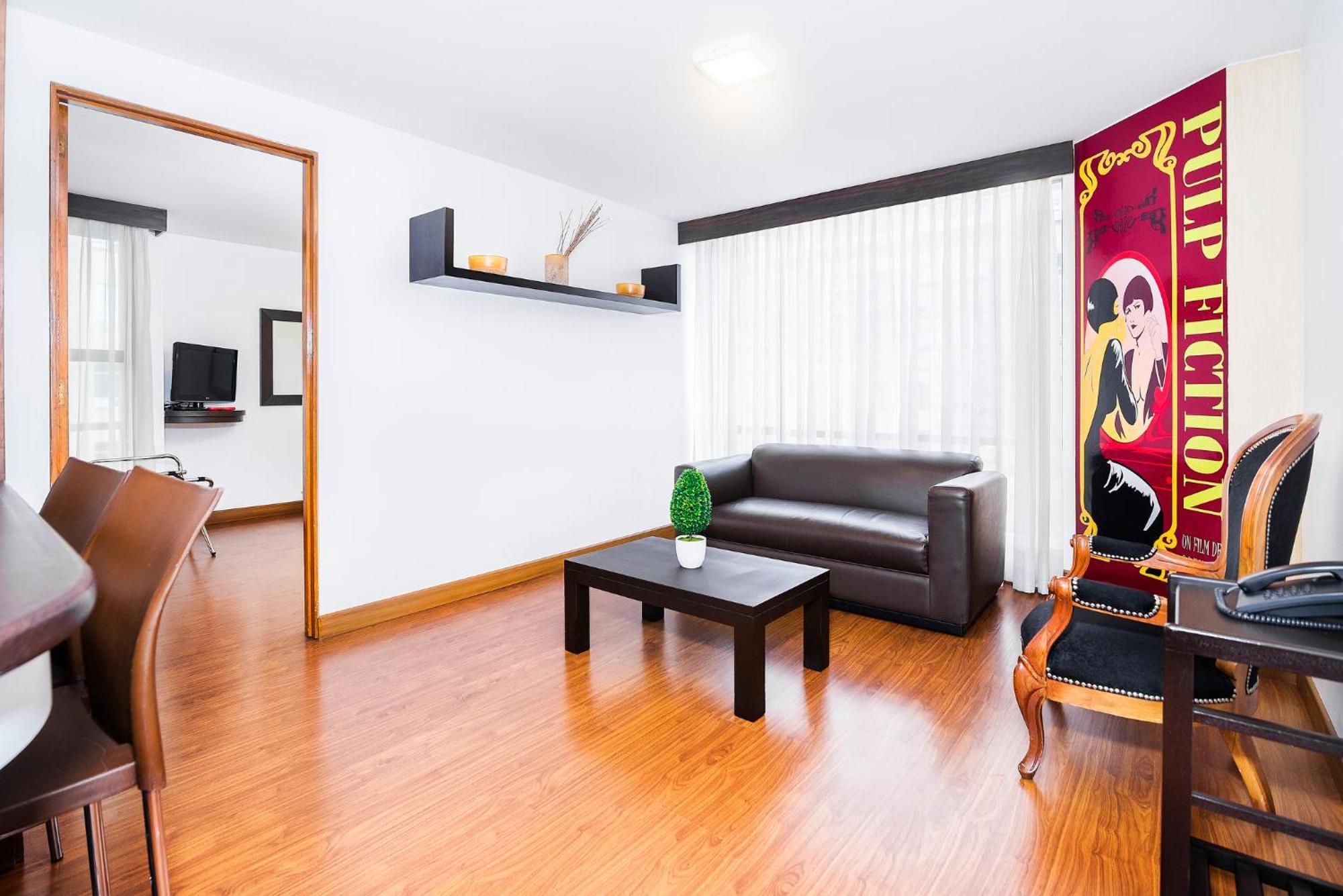 Aparthotel Lloyds Apartasuites Parque 93