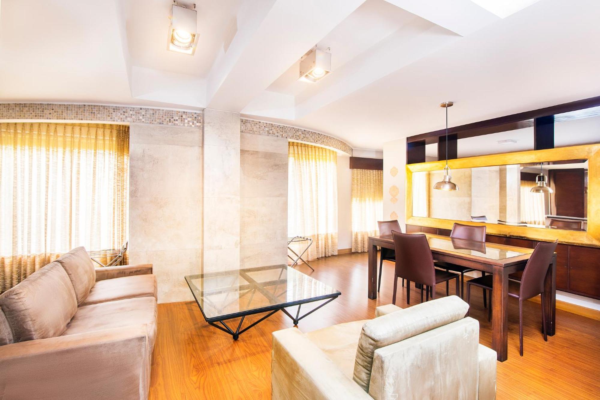 Aparthotel Lloyds Apartasuites Parque 93 4*