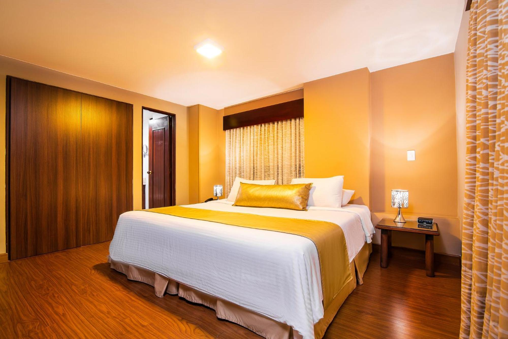 Lloyds Apartasuites Parque 93 4*