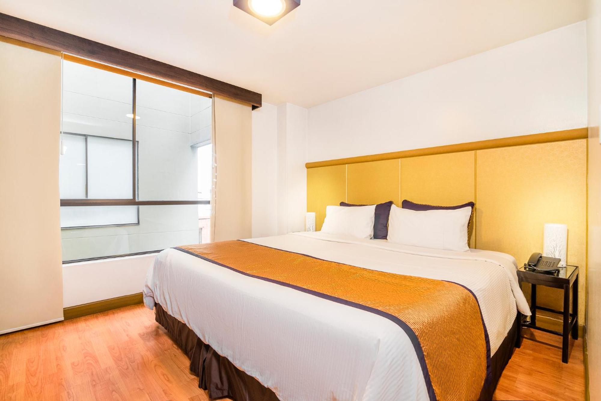 Aparthotel Lloyds Apartasuites Parque 93