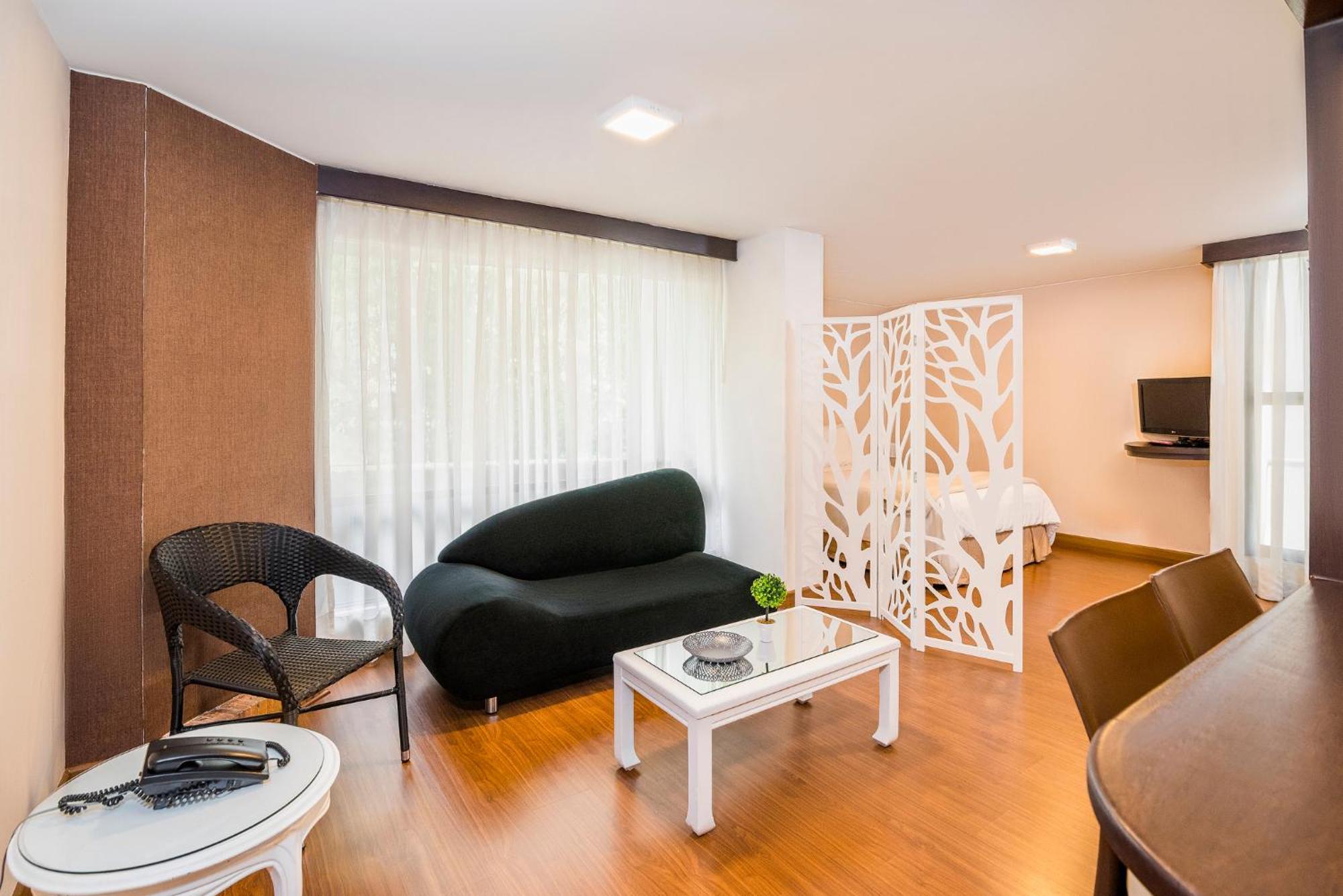 Lloyds Apartasuites Parque 93 Aparthotel