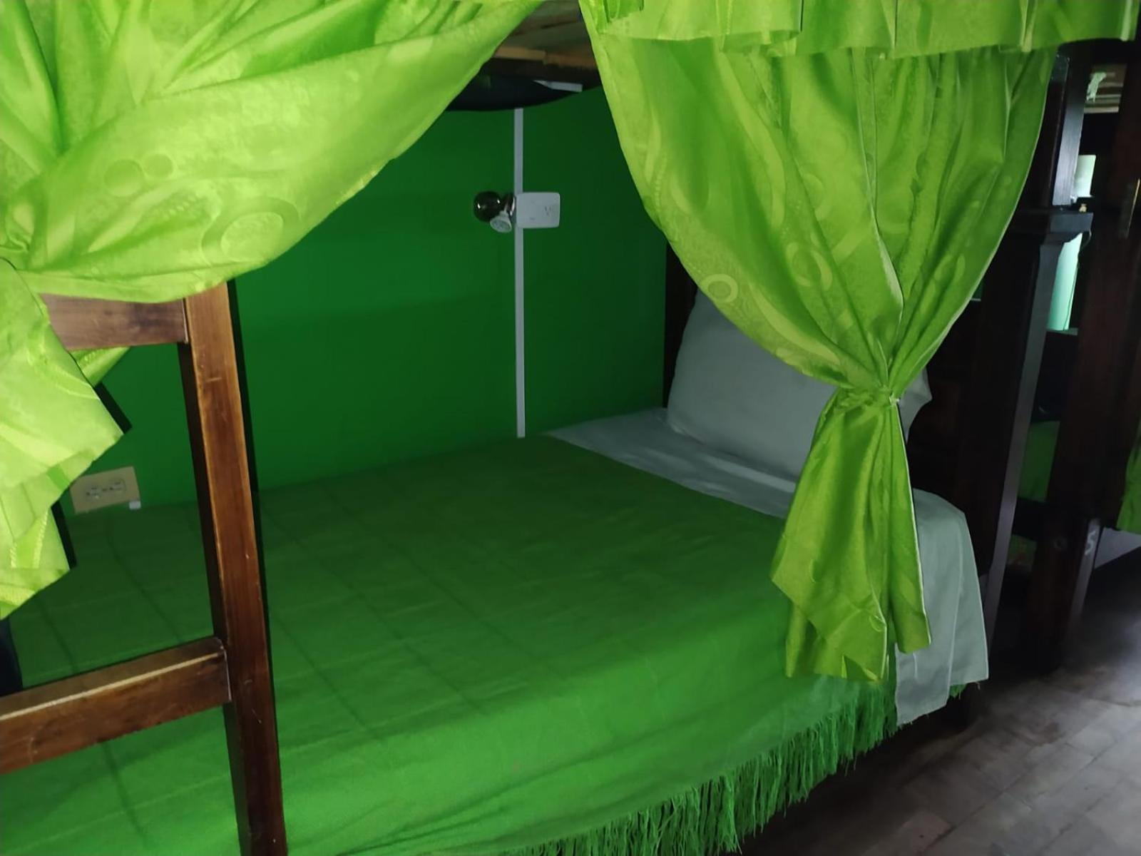 82hostel Hostel *