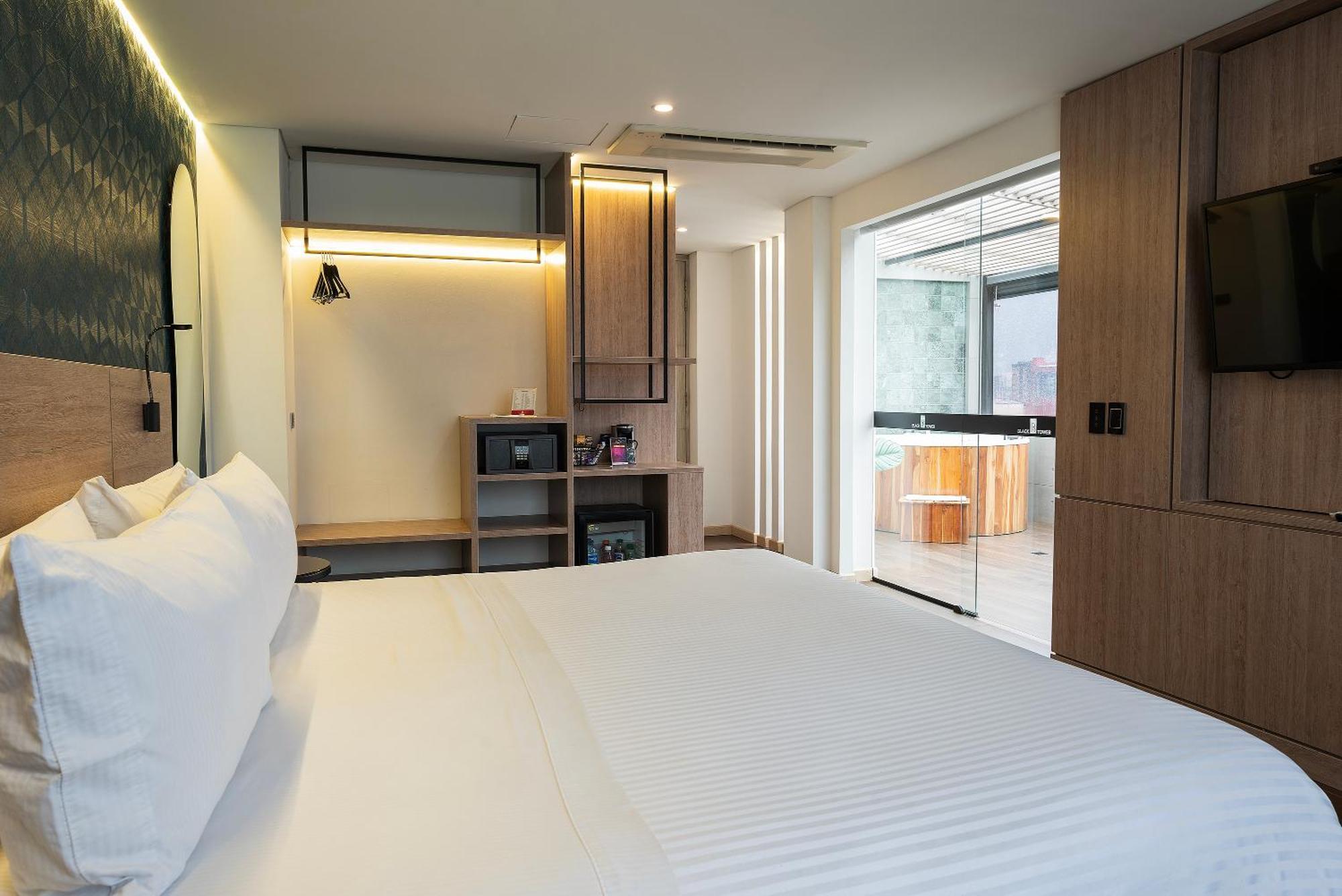 Hotel Black Tower Premium 4*
