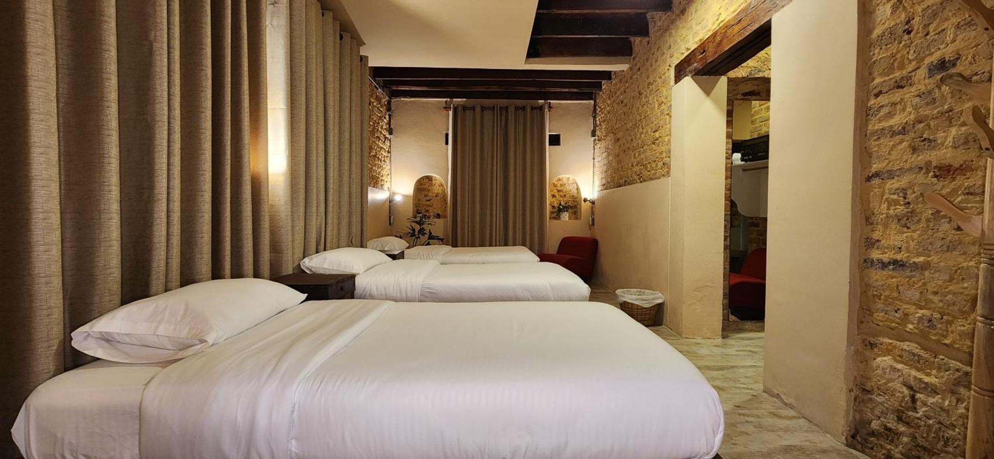 Quinta Seis Tres Homestay *