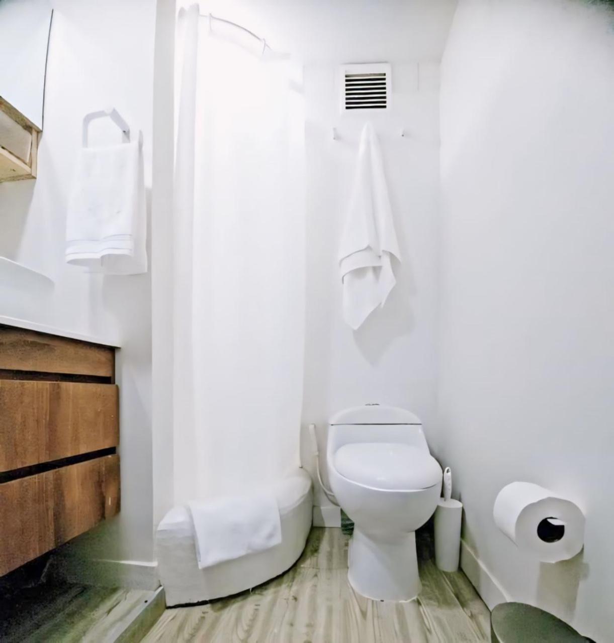 Apartment Executive Minutes From The Airport