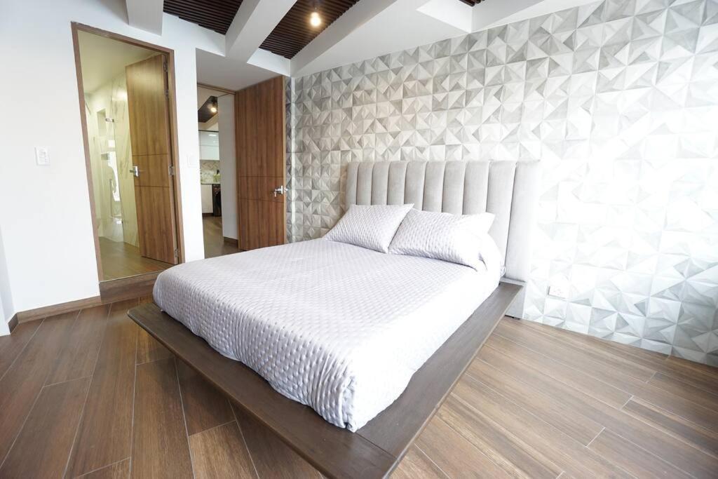 Apartment Luxury One Bedroom With Desk And Monitor Bogota