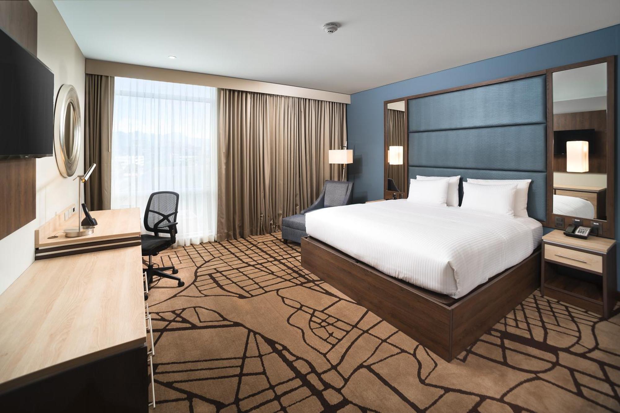 Hilton Garden Airport 4*