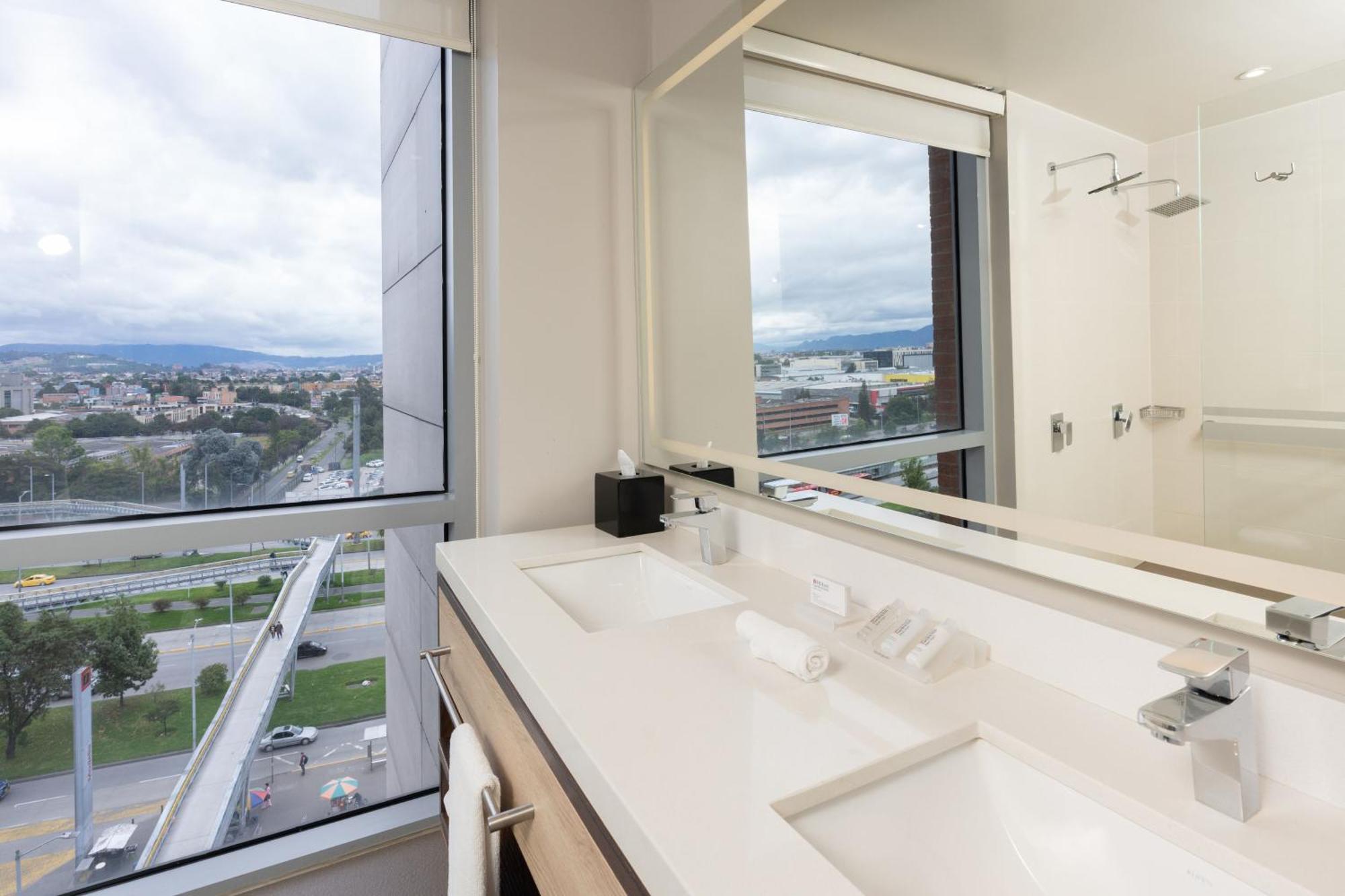 Hilton Garden Airport 4*