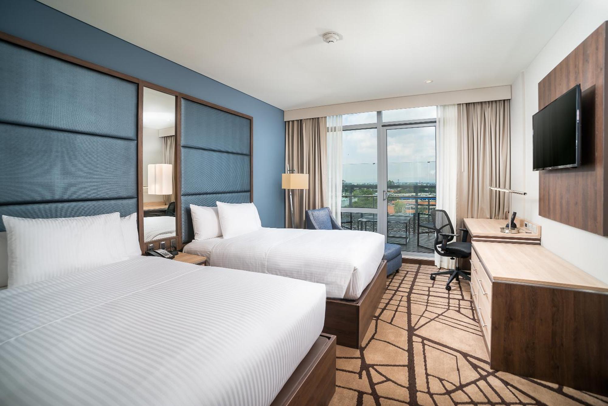 Hilton Garden Airport 4*