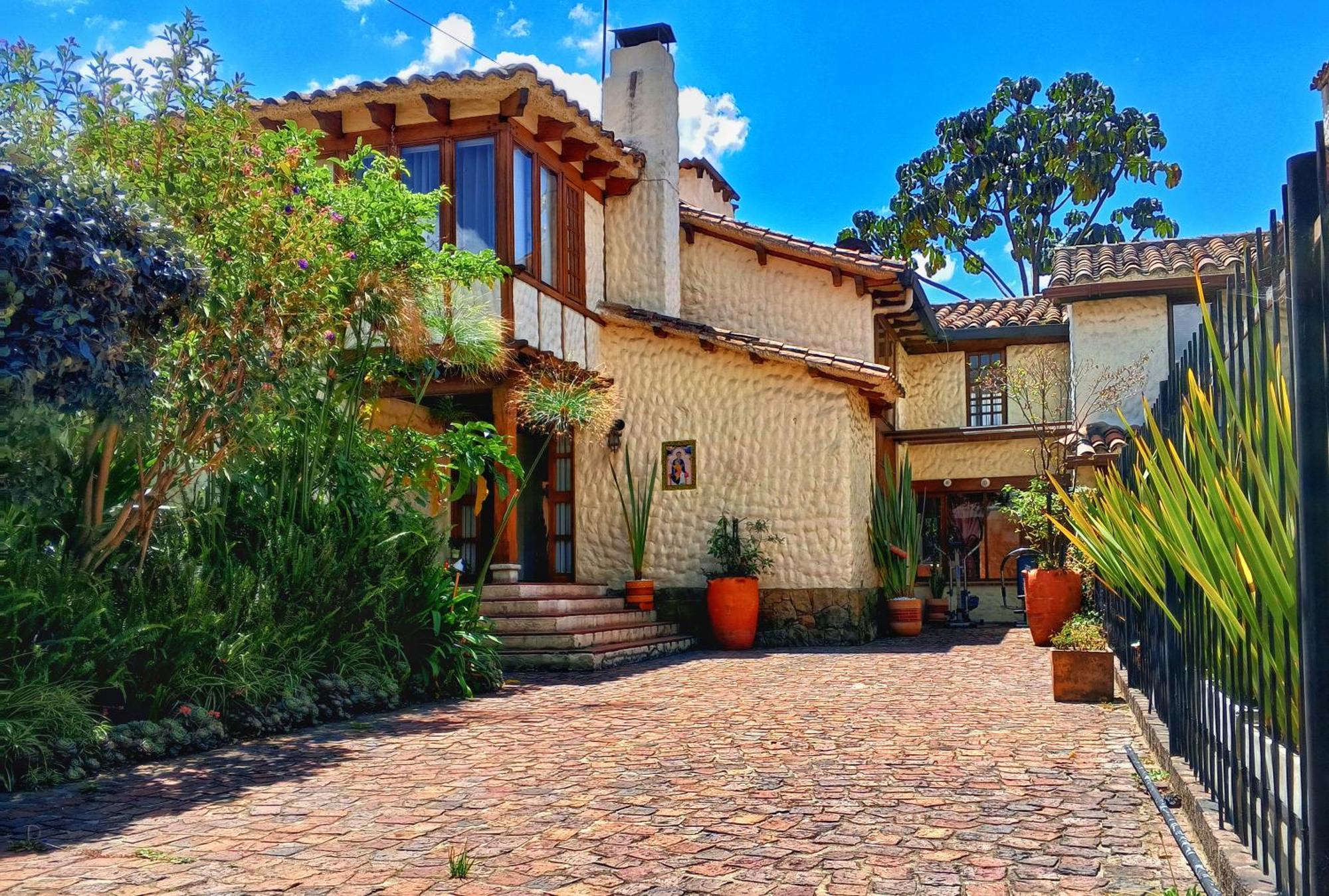 Acogedoras En Hermosa Casa, Sector Exclusivo * Bogota