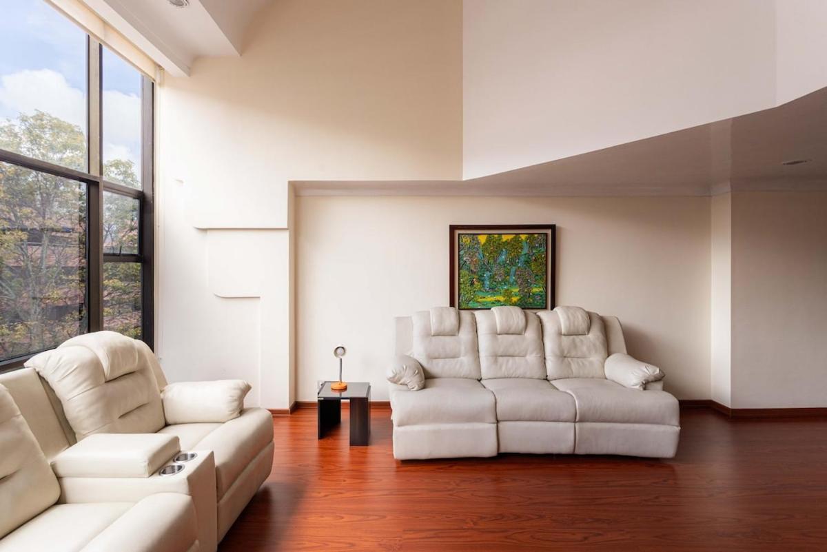 Huge Penthouse In 93's Park Apartment