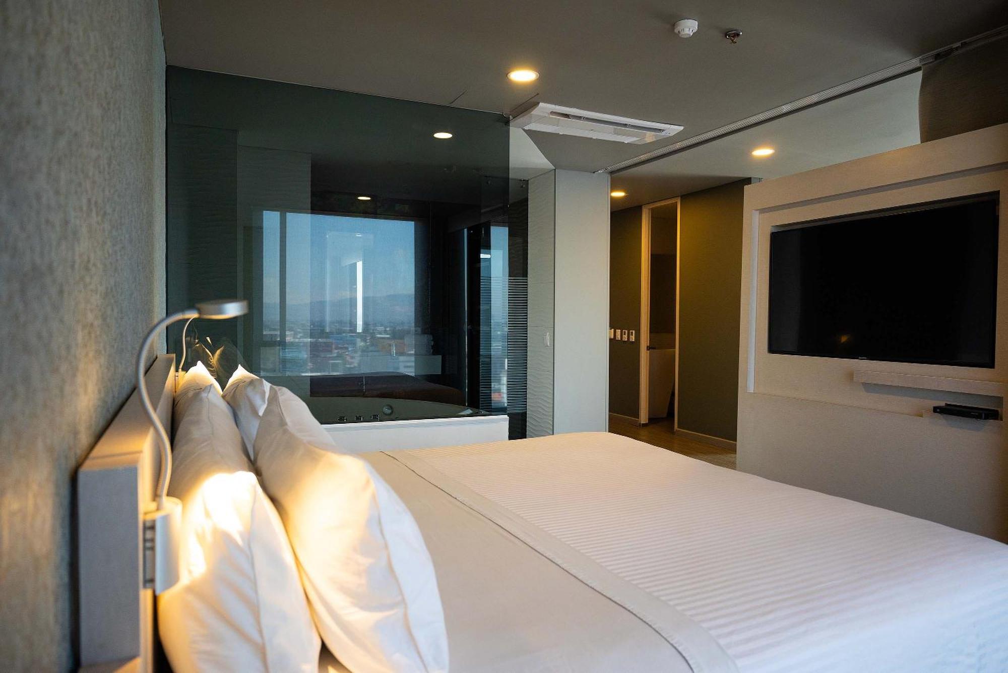 Black Tower Premium 4* Bogota