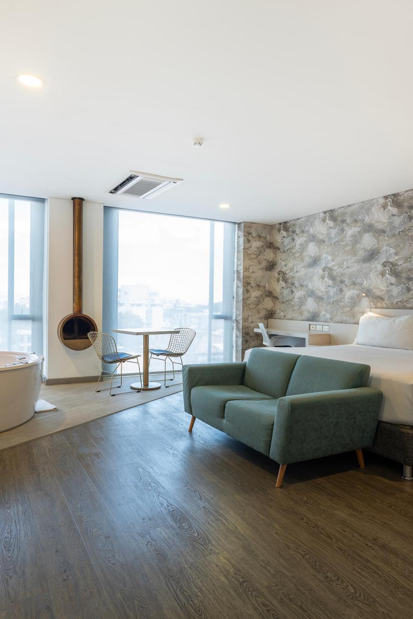 Black Tower Premium Hotel 4*