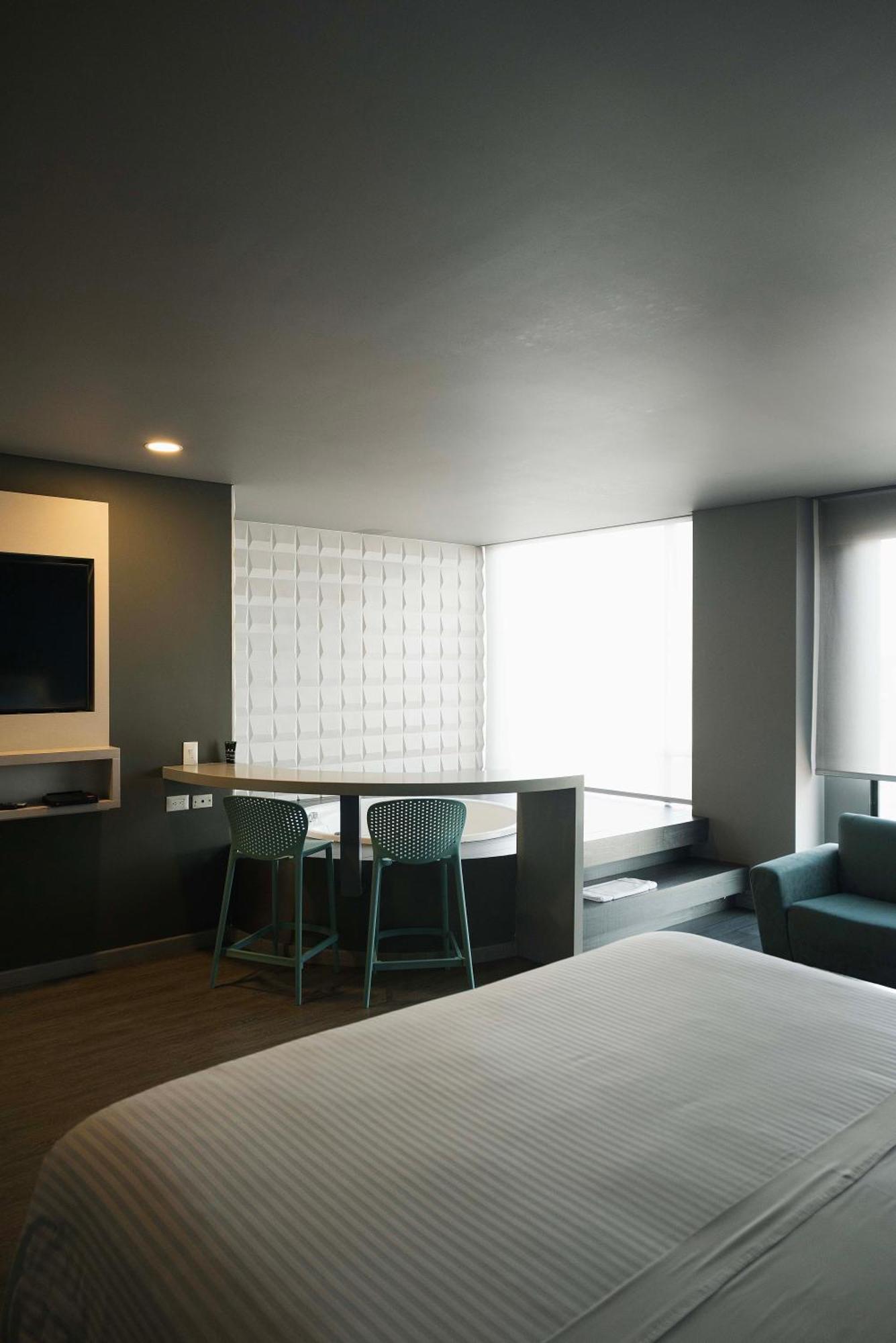 Black Tower Premium 4* Bogota