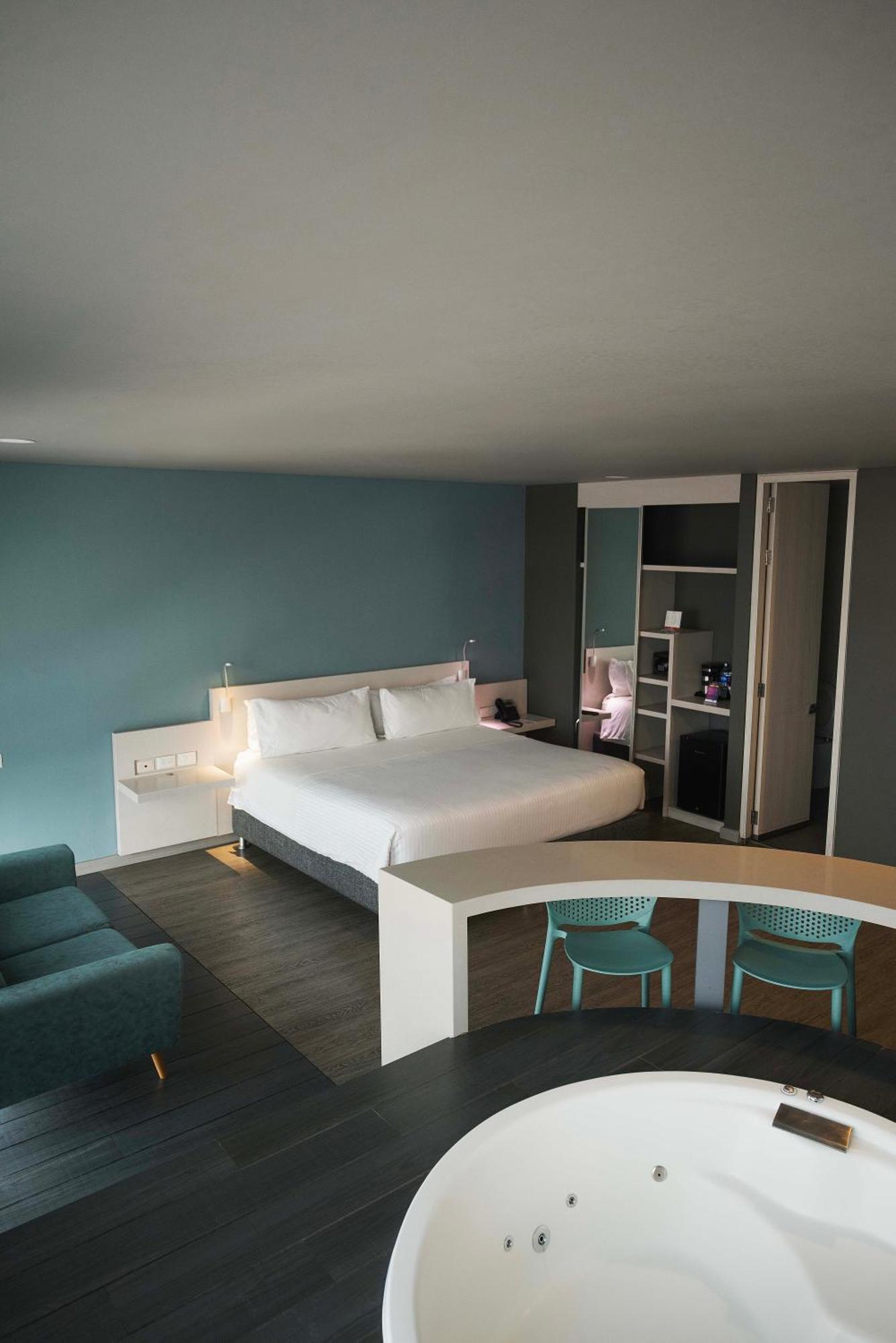 Black Tower Premium Hotel 4*