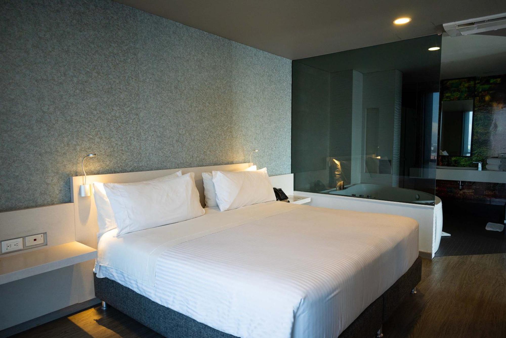 Black Tower Premium Bogota