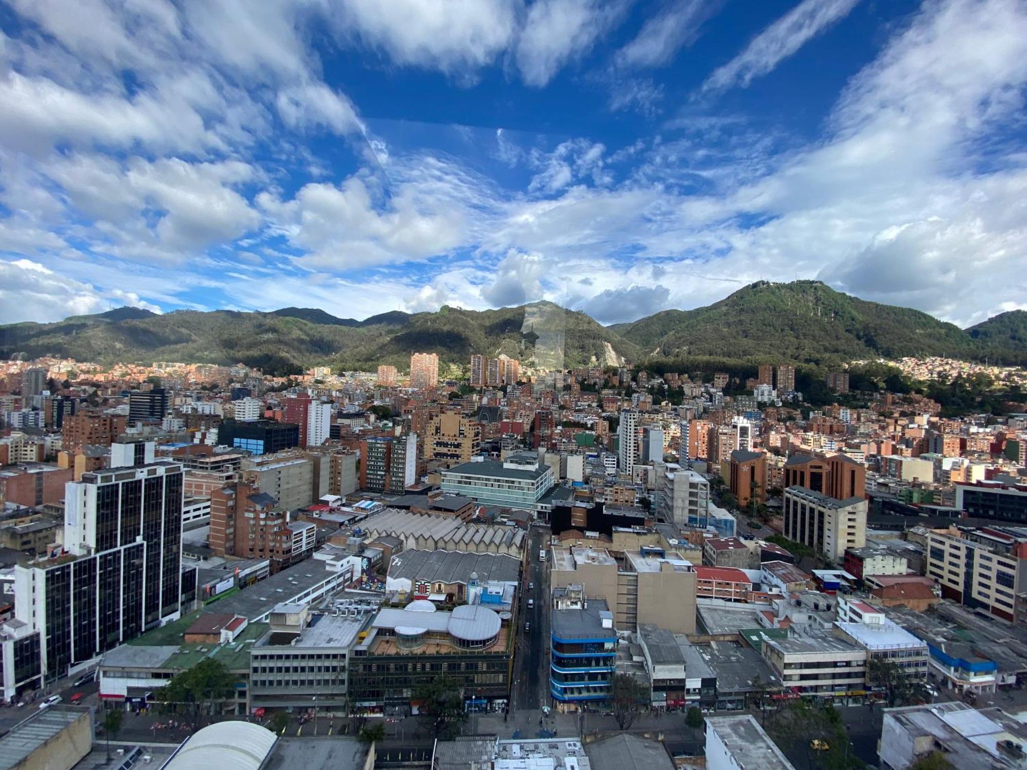 Vitra Vista A La Ciudad Iluminacion Comodidad Bogota
