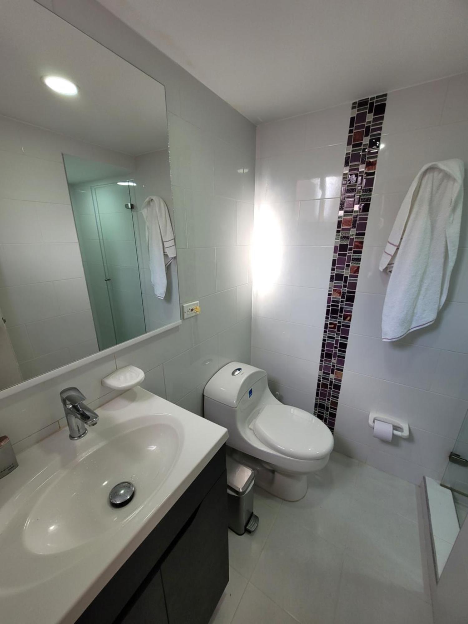 Apartment Big, Comfortable And Elegant Apt, Ideal For 4 Or 5 People Bogota