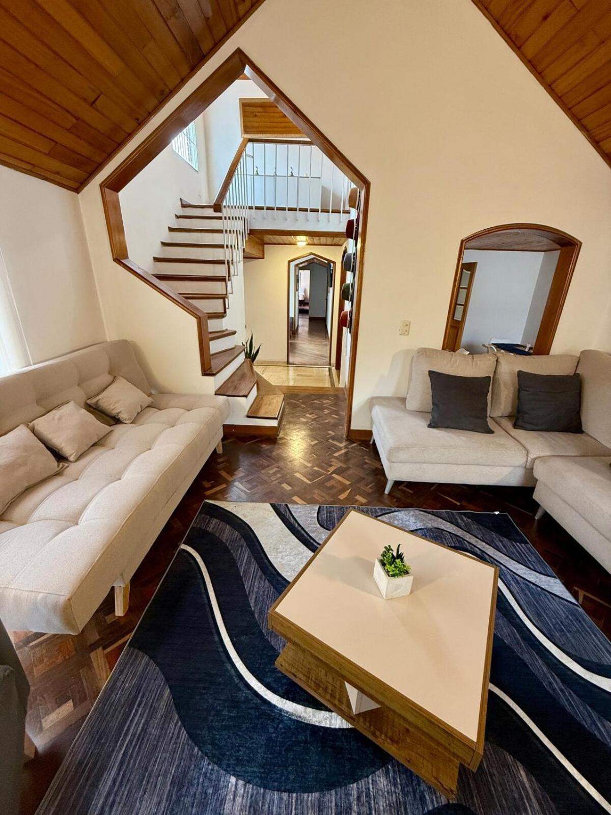 Villa Jacuzzi Portobello Retreat, Trendy Artist House