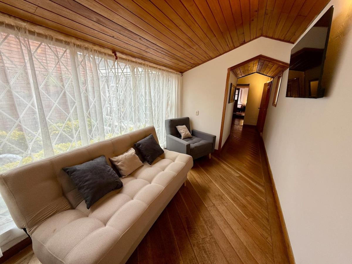 Jacuzzi Portobello Retreat, Trendy Artist House Villa