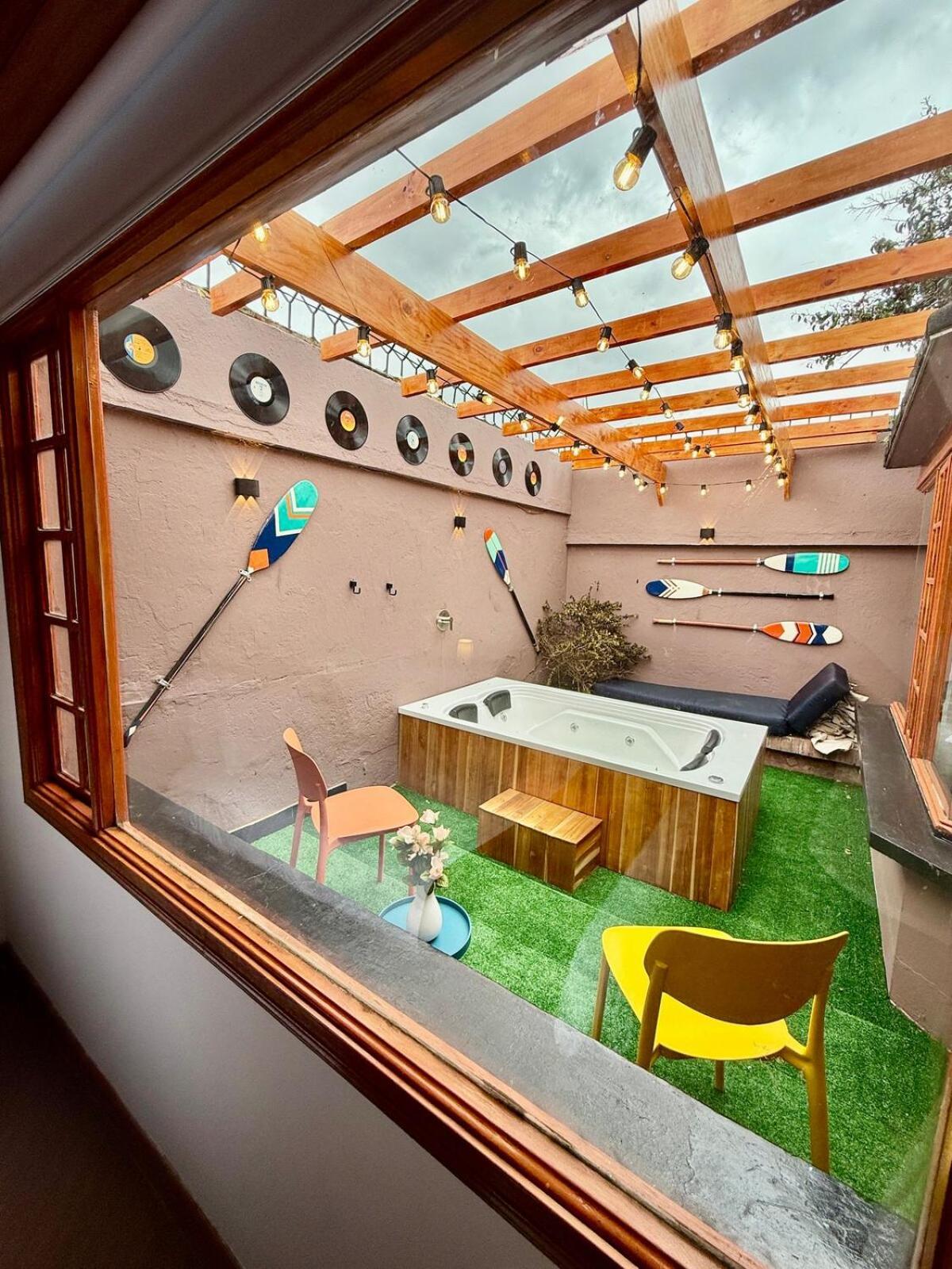Villa Jacuzzi Portobello Retreat, Trendy Artist House