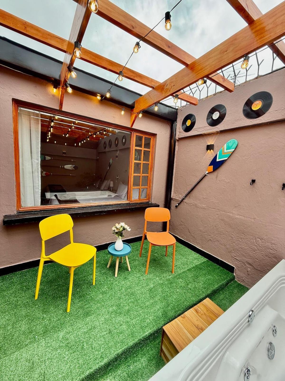 Villa Jacuzzi Portobello Retreat, Trendy Artist House Bogota