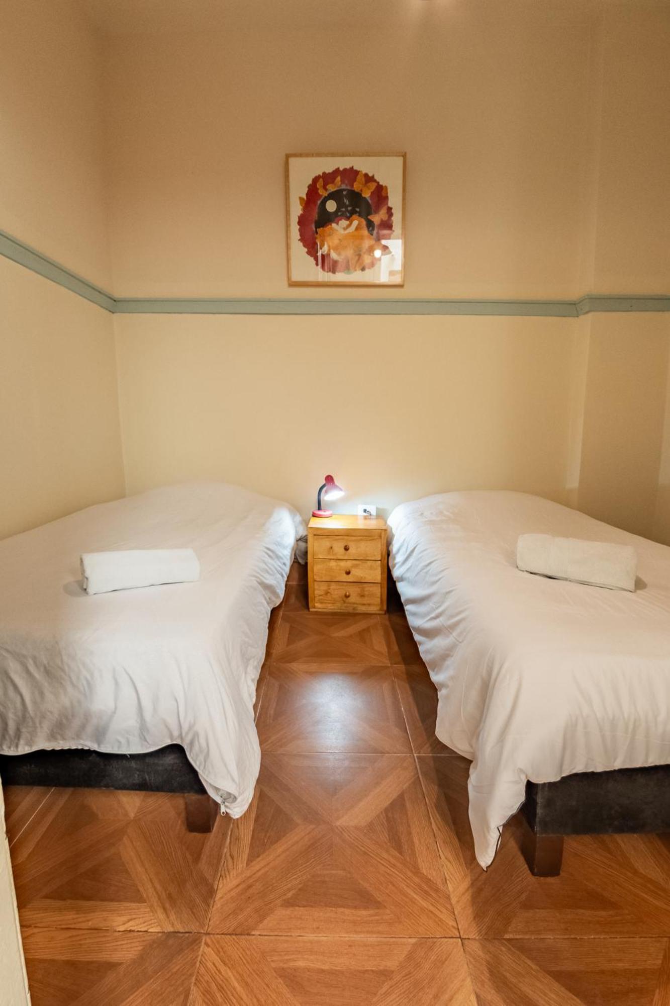 Hostel R10 *