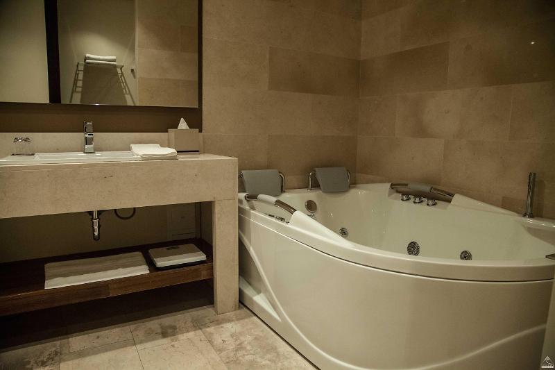 Doubletree By Hilton Parque 93 Bogota