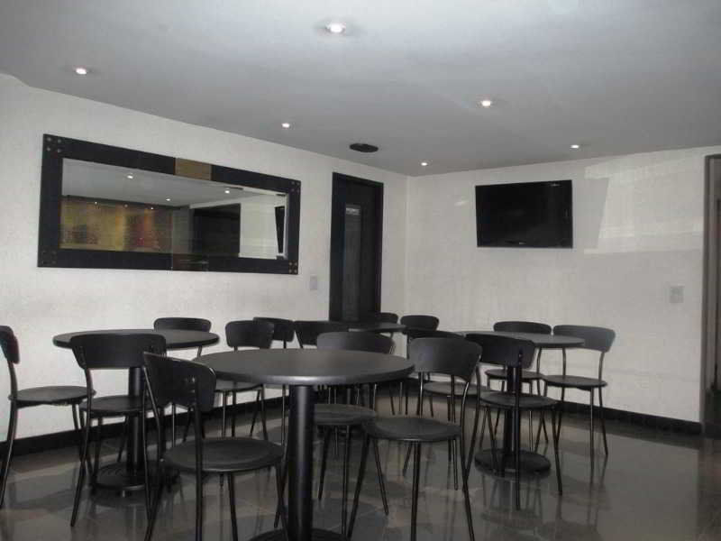 Lloyds Apartasuites Parque 93