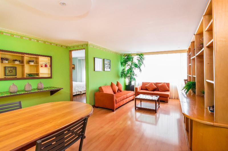 Aparthotel Lloyds Apartasuites Parque 93 4*