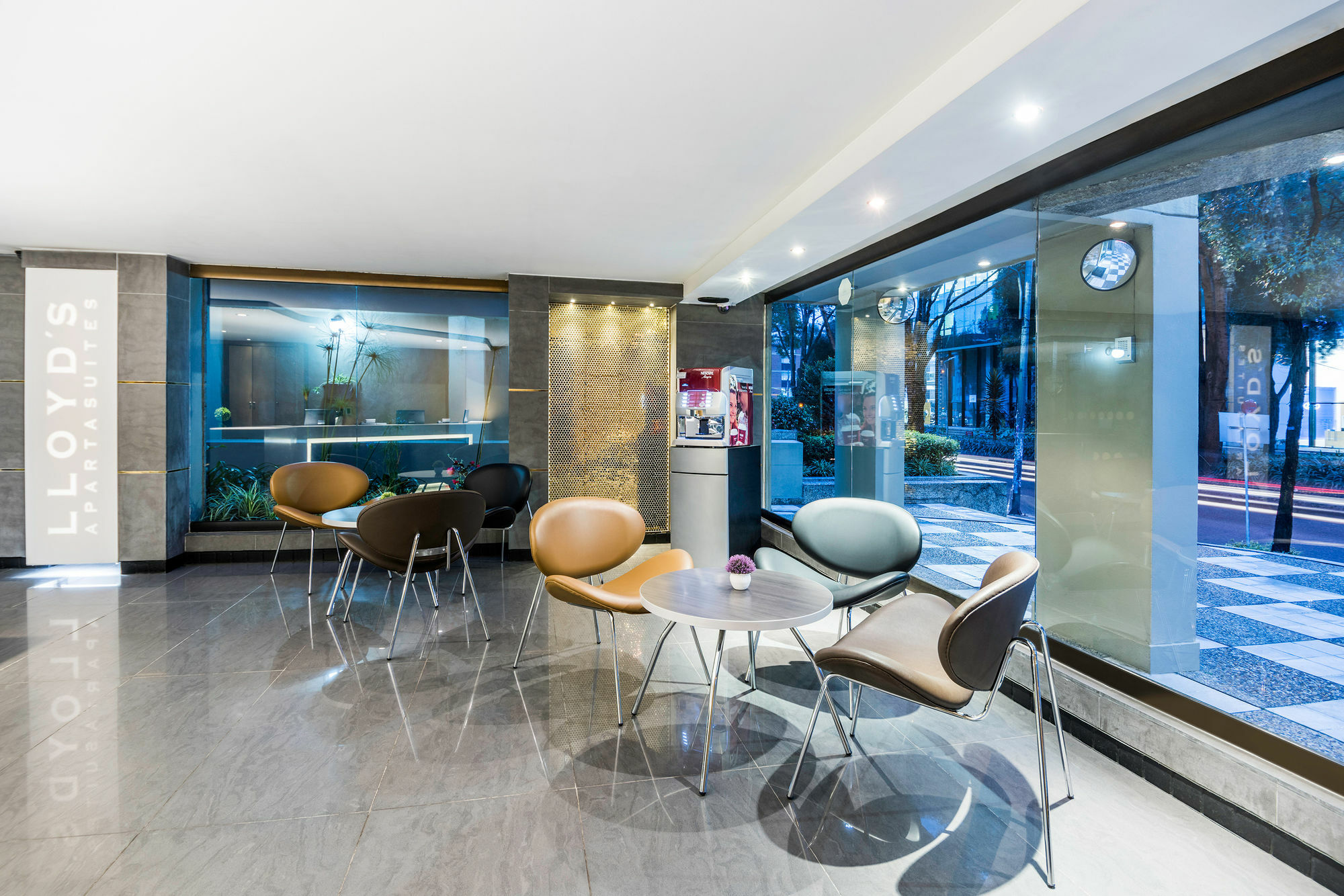Lloyds Apartasuites Parque 93 Aparthotel 4*