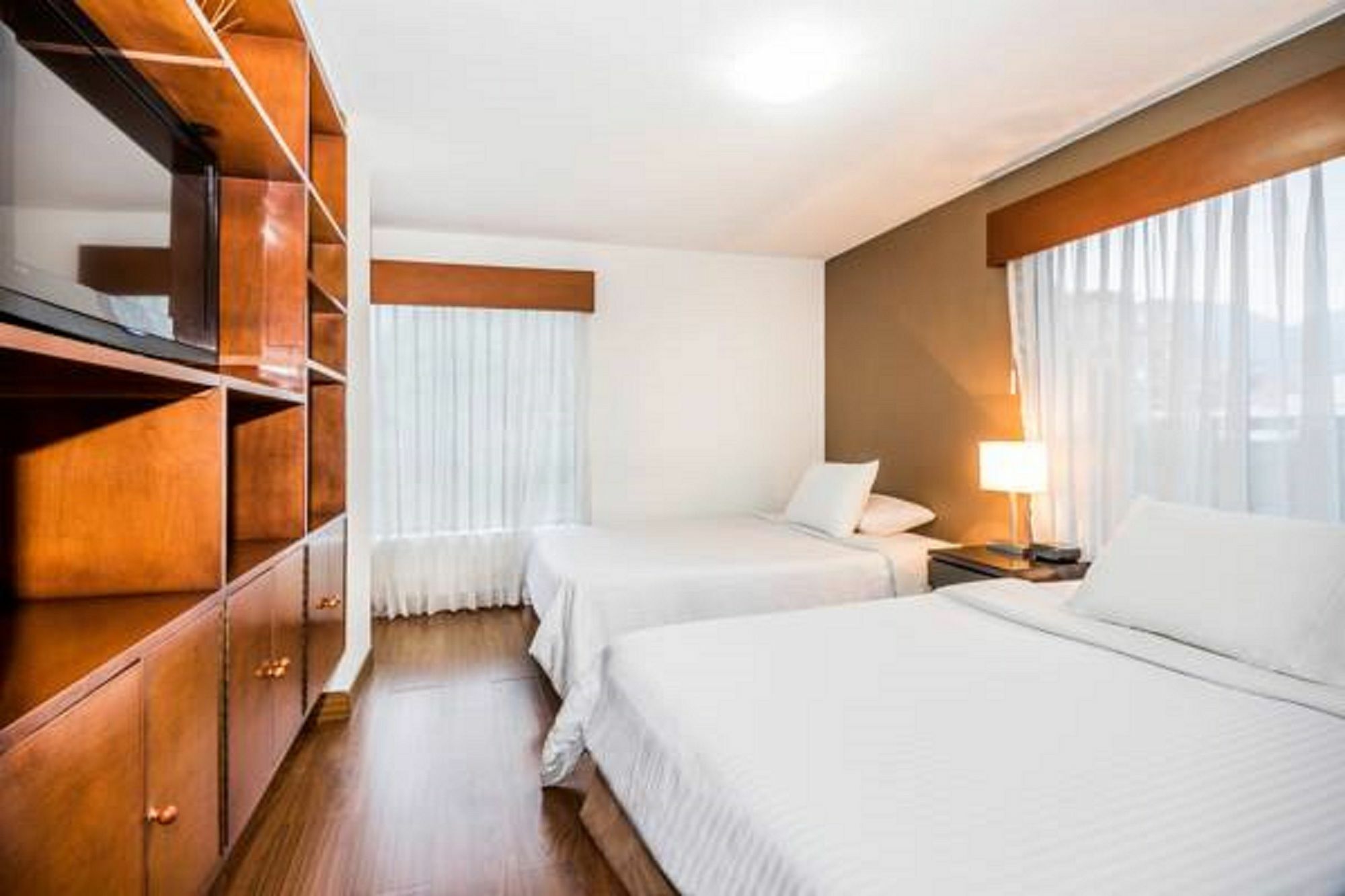 Aparthotel Lloyds Apartasuites Parque 93