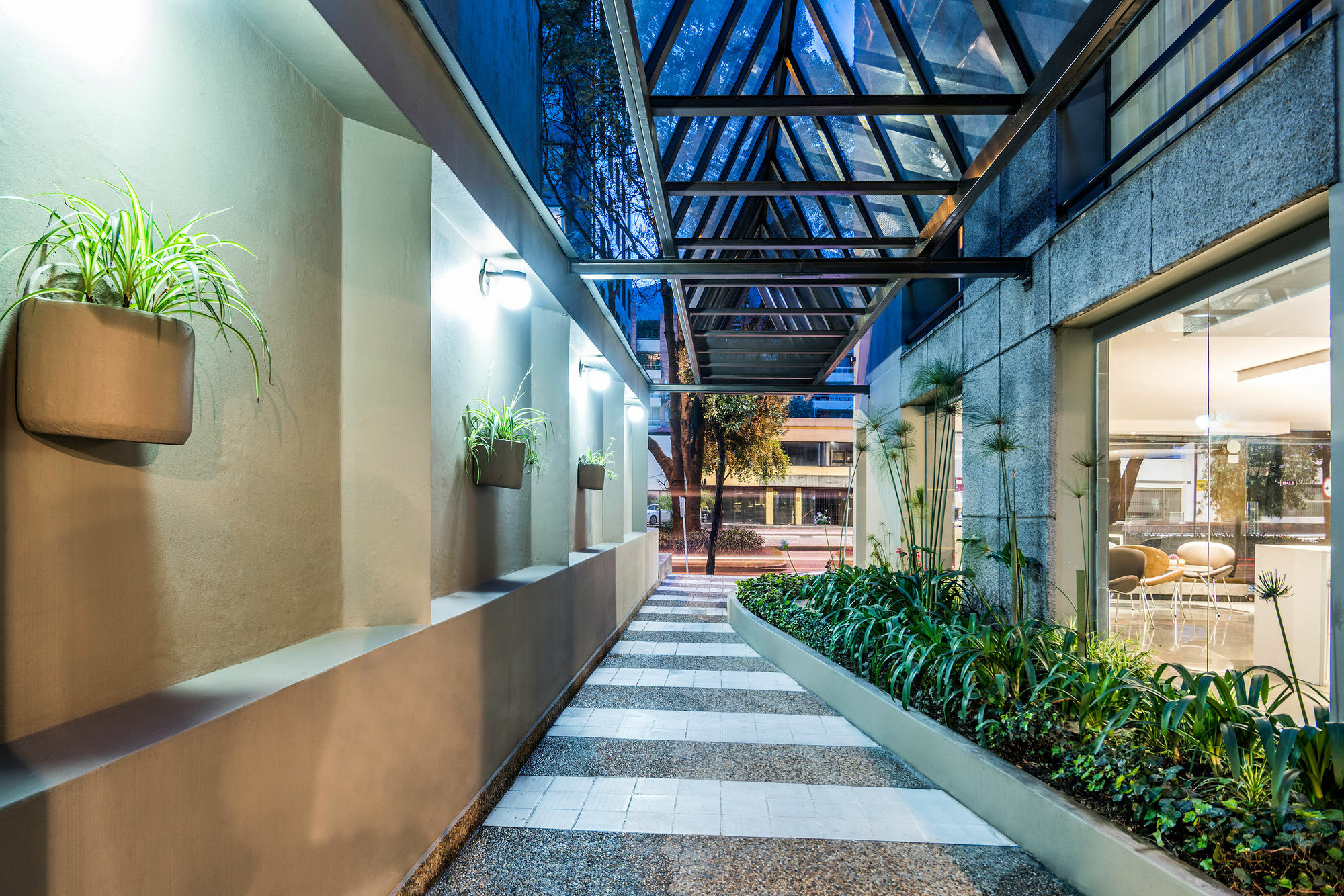Aparthotel Lloyds Apartasuites Parque 93 4*