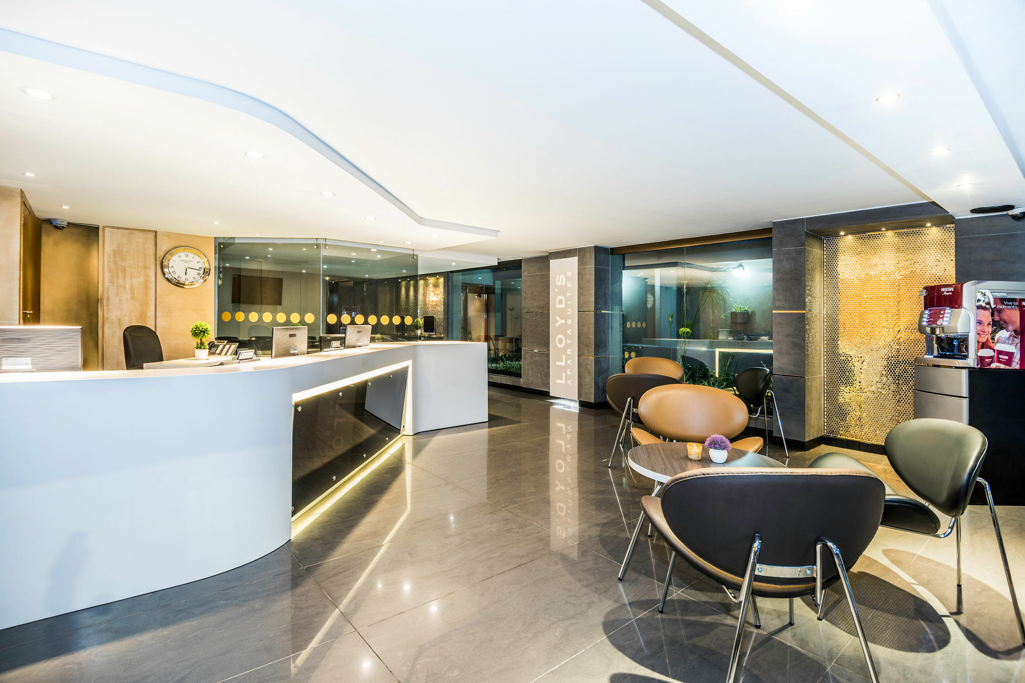 Lloyds Apartasuites Parque 93 Aparthotel 4*