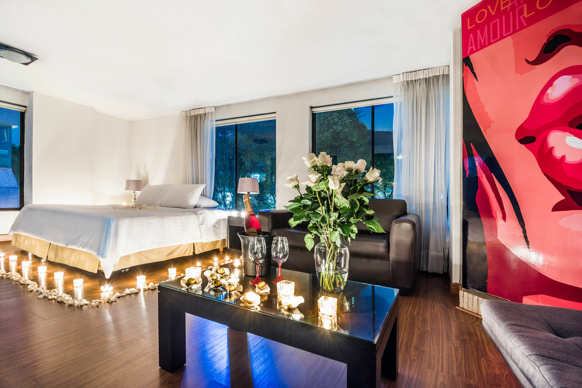 Aparthotel Lloyds Apartasuites Parque 93