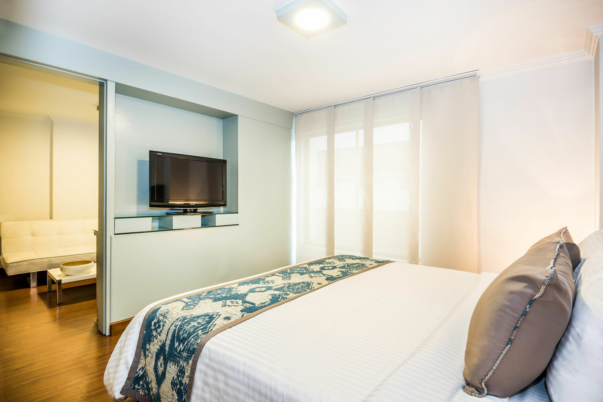 Lloyds Apartasuites Parque 93 4*
