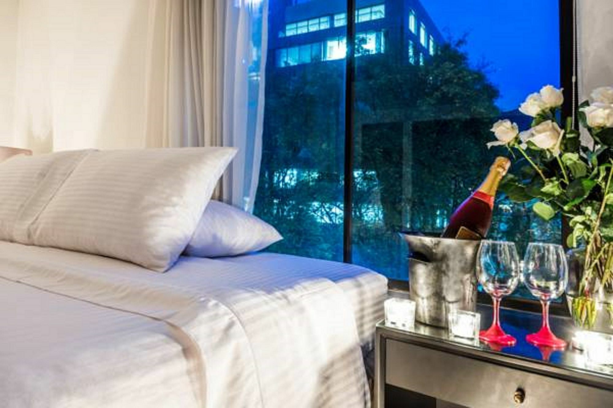 Lloyds Apartasuites Parque 93 Aparthotel
