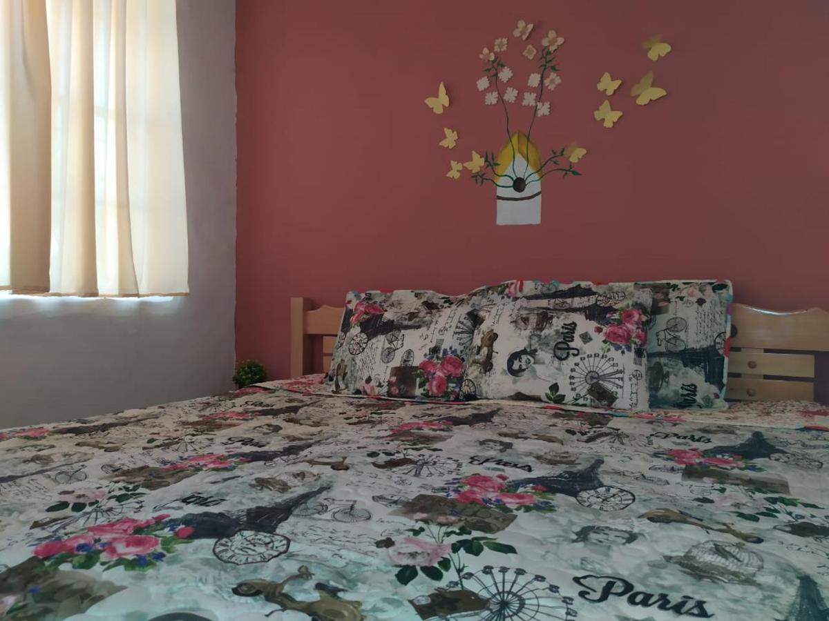 La Casa Amarilla D.c Guest house Bogota