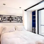 New Cozy 2 Bed 2 Bath Apartment In Central Location!