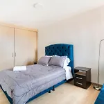 Perfecto Para Trabajo Remoto - Nuevo , Wifi, Lava-Seca, Parking, Cerca Aeropuerto Y Embajada, Hermosa Vista
