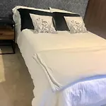 Lejos De Tu Hogar? Aqui Te Sentiras A Gusto.