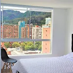 Estudio Moderno, Vista Al Centro Y Monserrate