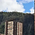 Estudio Moderno, Vista Al Centro Y Monserrate