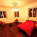 The Corner Suite - Magic Starts Here In Downtown!