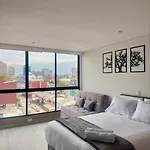 Elegancia Urbana En Corferias