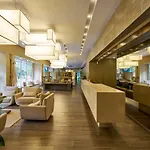 Luxury And Comfort Steps From 93 Park