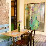 Astromelia Hostal
