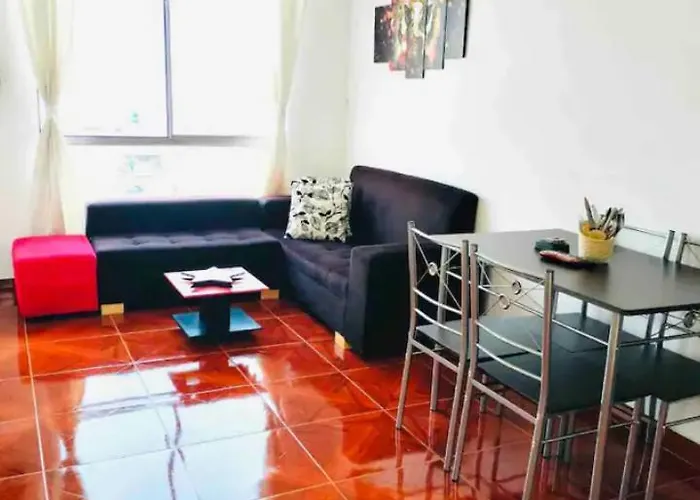 Pleasant Top Level Apartment Close To Shops