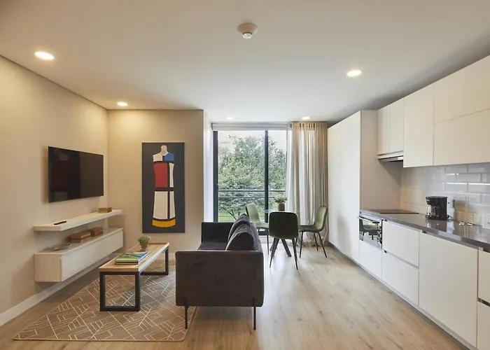 Luxury And Convenience Ideal For Travelers 205