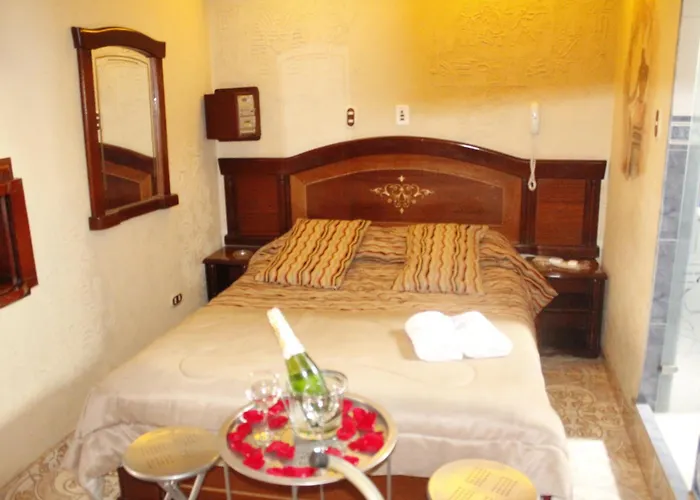 Motel Piramides De Cristal